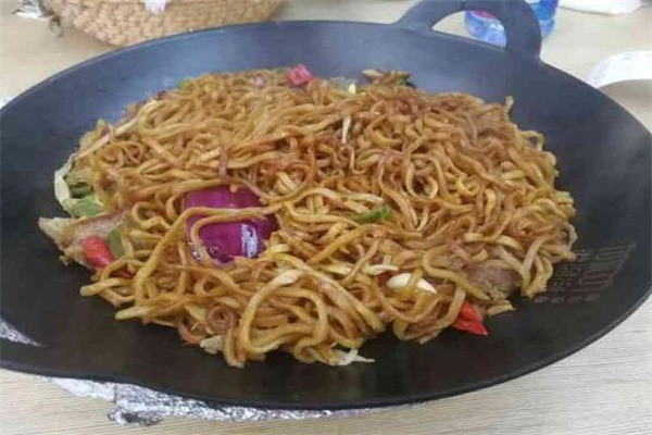 滋溜溜铁锅焖面